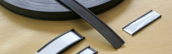 PORTA ETICHETTE MAGNETICO PROFILO A "C" IN ROTOLI CON CARTONCINO E PVC TRASPARENTE - immagine 3